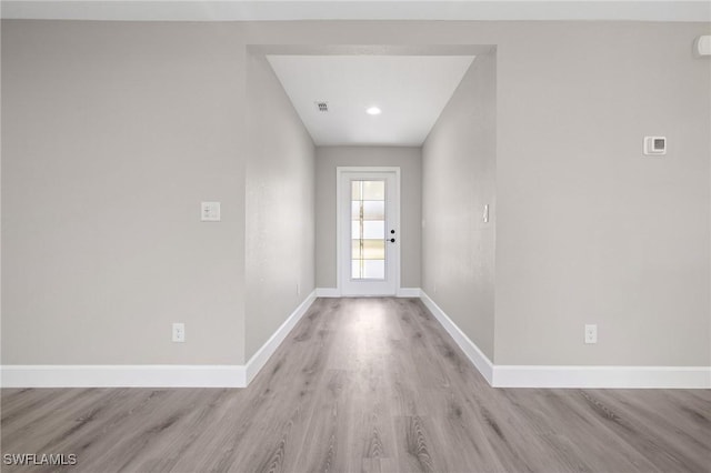 entryway featuring visible vents, baseboards, and light wood-style flooring