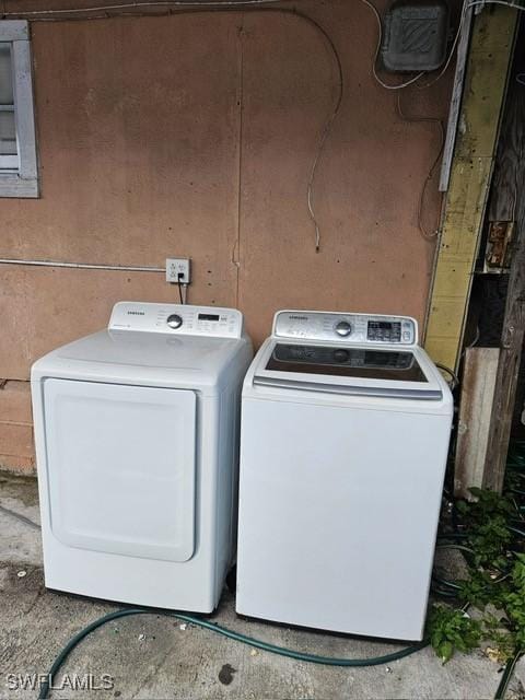 laundry area with laundry area and washer and clothes dryer