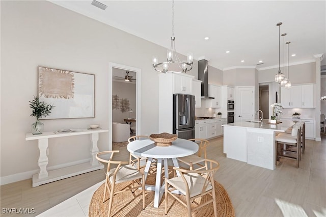 dining area featuring visible vents, ornamental molding, ceiling fan with notable chandelier, recessed lighting, and baseboards