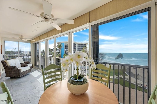 sunroom / solarium featuring ceiling fan