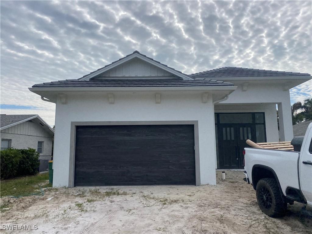 view of front of property featuring a garage and stucco siding