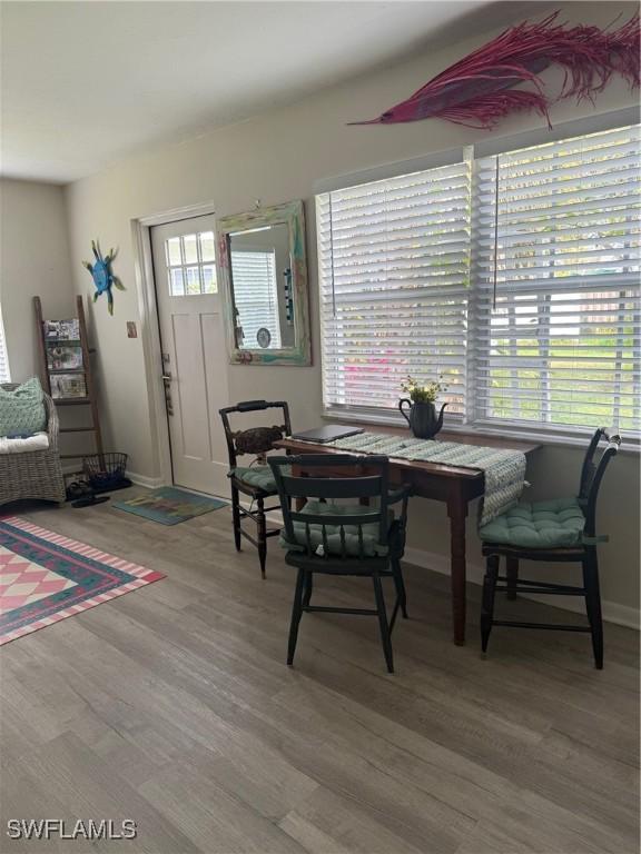 dining space featuring light wood-style floors, plenty of natural light, and baseboards