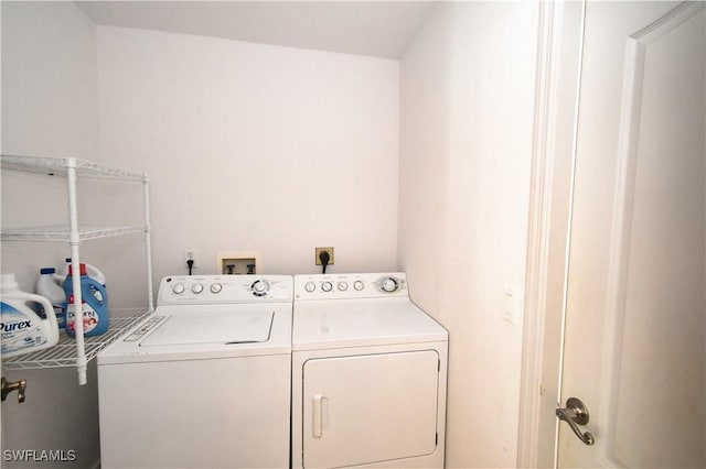 washroom with laundry area and washing machine and dryer