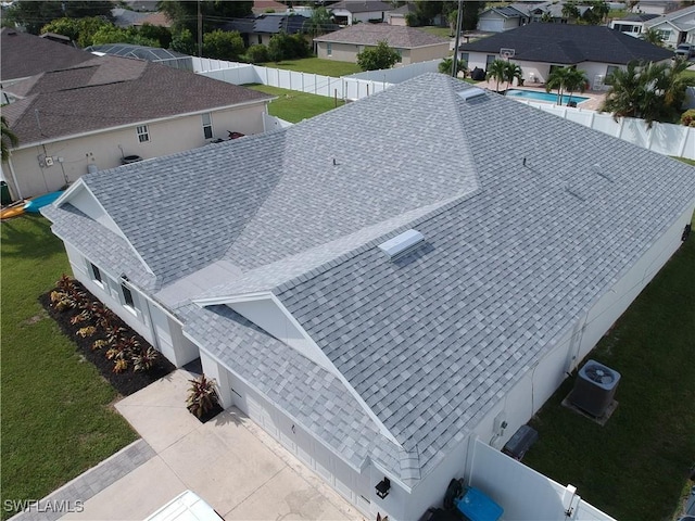 birds eye view of property with a residential view