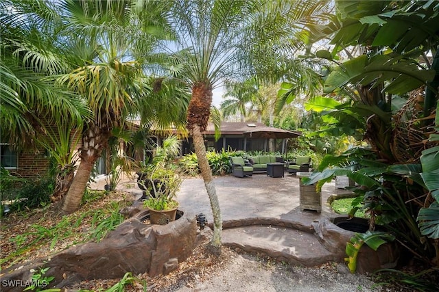 view of patio / terrace featuring outdoor lounge area