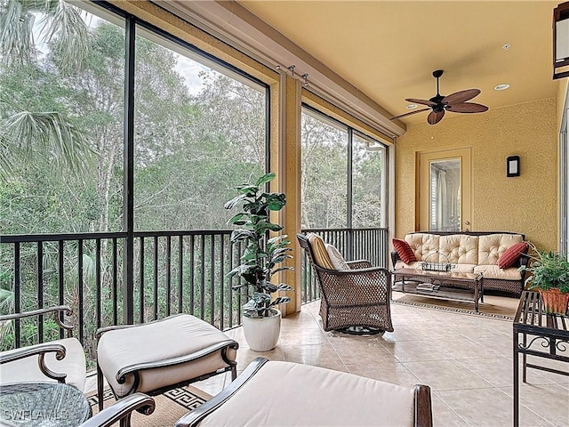 sunroom / solarium featuring a ceiling fan