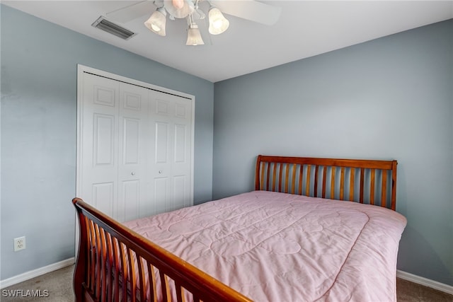 carpeted bedroom featuring a ceiling fan, a closet, visible vents, and baseboards