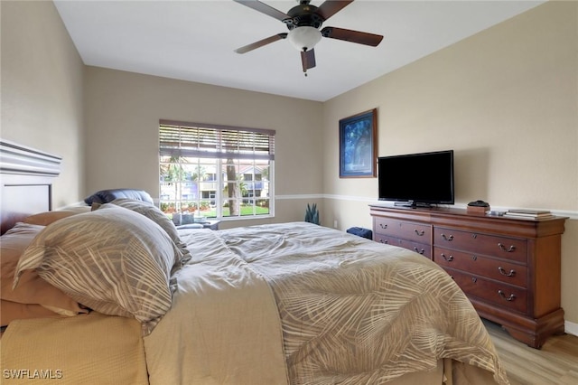 bedroom featuring light wood-style flooring and a ceiling fan