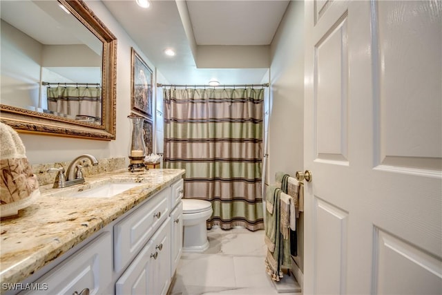 bathroom featuring curtained shower, toilet, recessed lighting, vanity, and marble finish floor