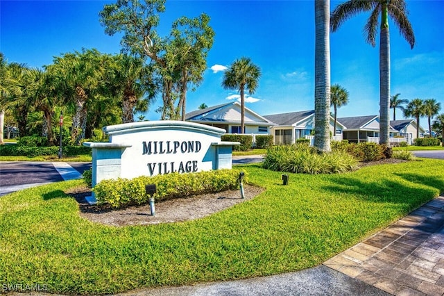 community / neighborhood sign featuring a lawn