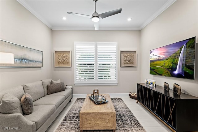 living area featuring recessed lighting, ceiling fan, baseboards, and ornamental molding