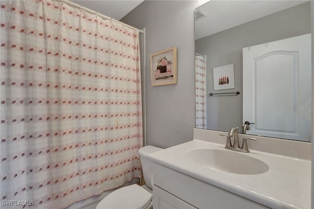 full bathroom with curtained shower, visible vents, vanity, and toilet