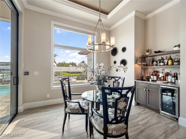 dining room featuring beverage cooler, a dry bar, ornamental molding, and an inviting chandelier