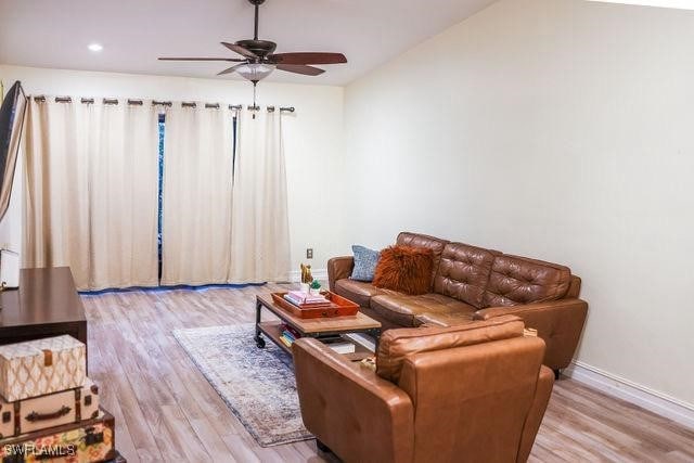 living room featuring ceiling fan, baseboards, wood finished floors, and recessed lighting