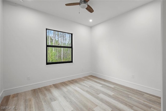 empty room featuring light wood finished floors, recessed lighting, a ceiling fan, and baseboards