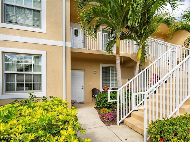 view of exterior entry featuring stucco siding