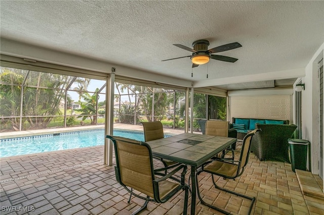 sunroom / solarium with ceiling fan