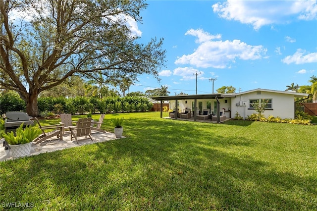 view of yard featuring a patio area