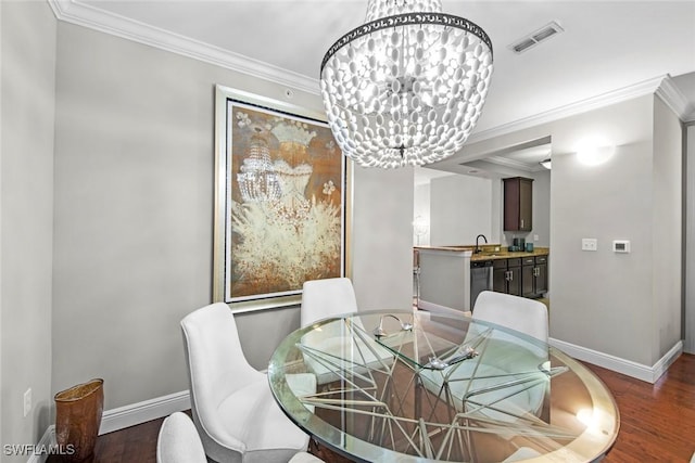 dining area featuring crown molding, visible vents, a notable chandelier, and wood finished floors