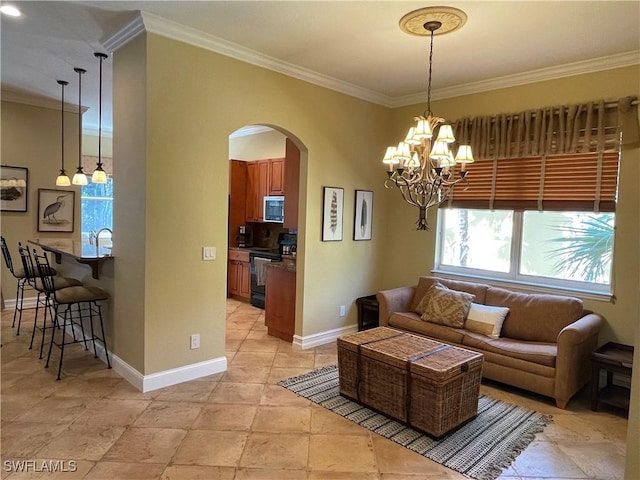 living area featuring crown molding, baseboards, and arched walkways