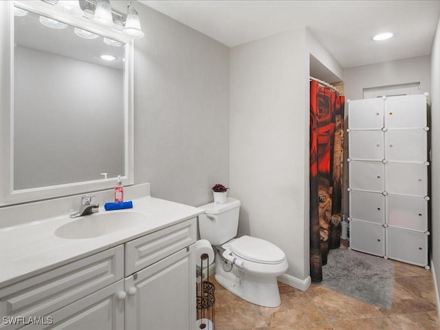 full bathroom with vanity, toilet, a shower with curtain, and baseboards