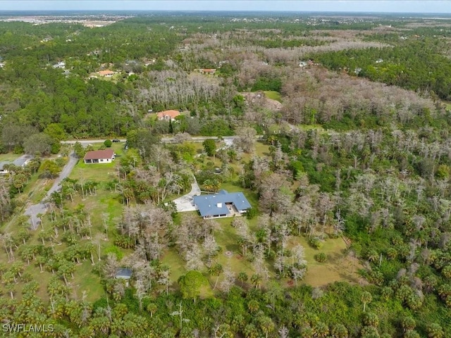 birds eye view of property featuring a forest view