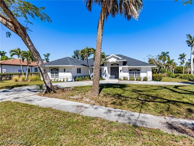 view of front of house featuring concrete driveway and a front yard