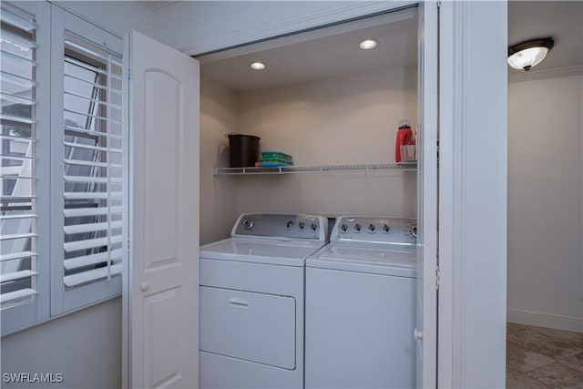 laundry area with independent washer and dryer, baseboards, and recessed lighting