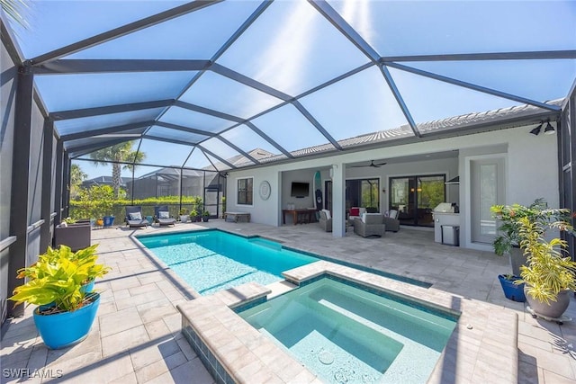 view of pool with a pool with connected hot tub, outdoor lounge area, a patio, and ceiling fan