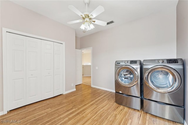 washroom featuring visible vents, baseboards, a ceiling fan, light wood-style flooring, and independent washer and dryer