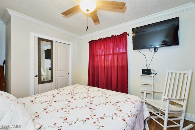 bedroom with ceiling fan, crown molding, a textured ceiling, and wood finished floors