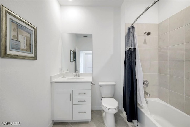 full bath featuring shower / tub combo with curtain, toilet, vanity, tile patterned flooring, and baseboards