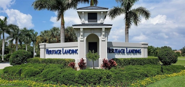 view of community / neighborhood sign