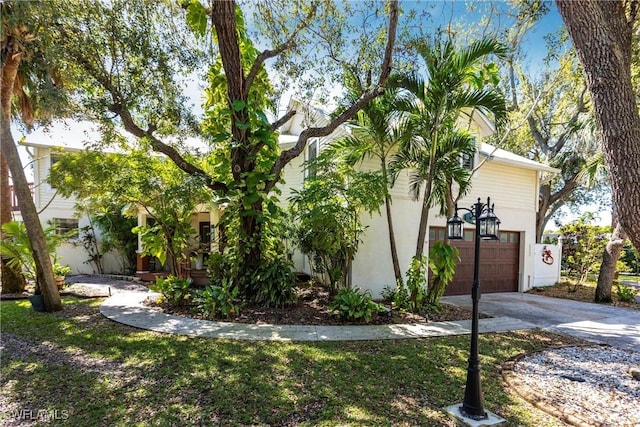 view of front of house featuring a garage and driveway