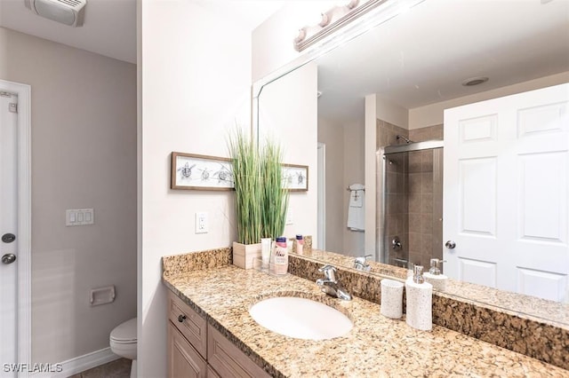 full bathroom with visible vents, toilet, a tile shower, vanity, and baseboards