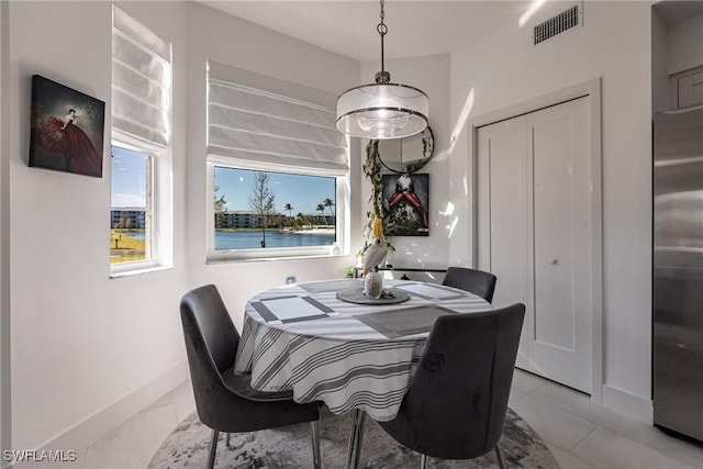 dining space featuring visible vents and baseboards