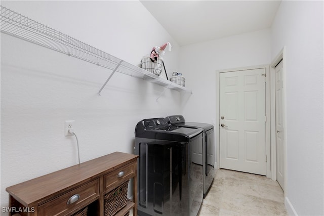 laundry room featuring laundry area, baseboards, and washer and clothes dryer