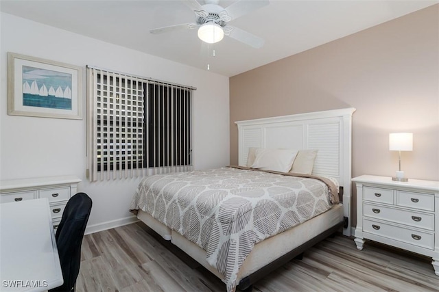 bedroom featuring light wood-style flooring, baseboards, and ceiling fan