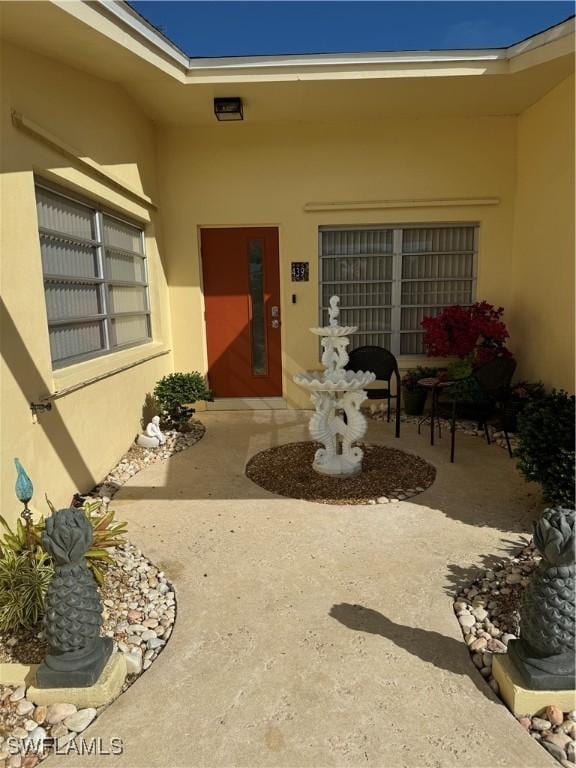 view of exterior entry featuring stucco siding