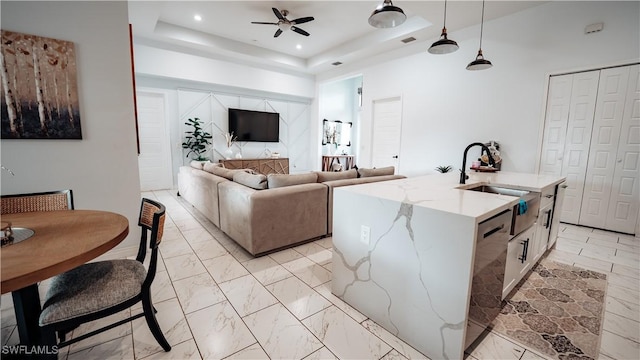 living area featuring a tray ceiling, marble finish floor, recessed lighting, visible vents, and ceiling fan