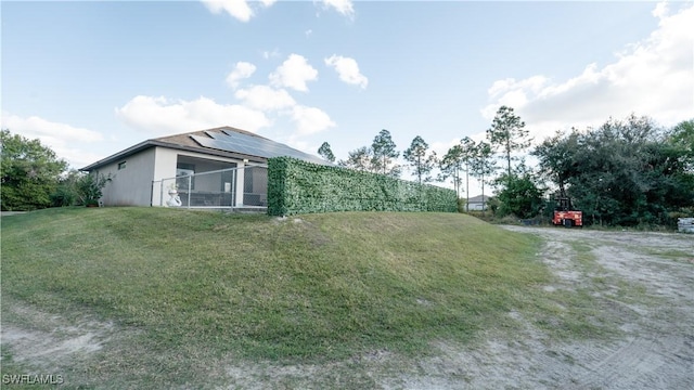 view of yard with driveway