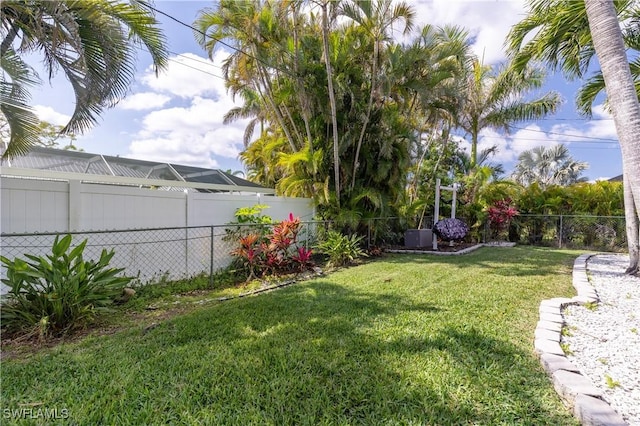 view of yard featuring a fenced backyard