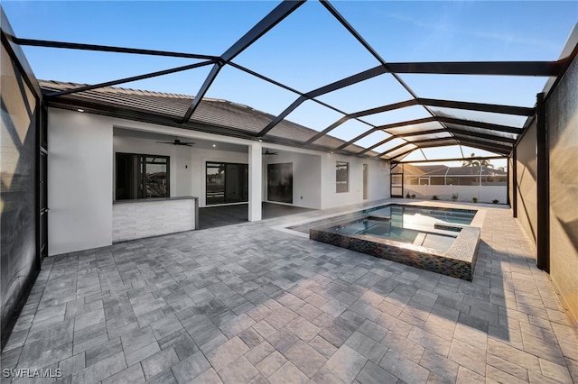 view of swimming pool featuring a lanai, a patio area, ceiling fan, and a pool with connected hot tub