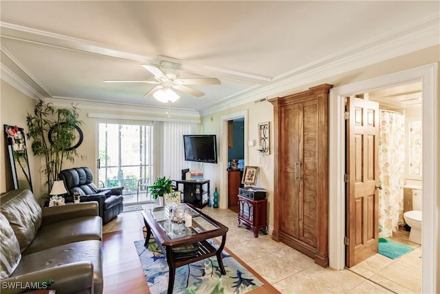 living area with visible vents, ornamental molding, and a ceiling fan