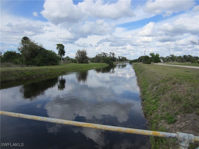 620 Mirror Lakes Falls Ct, Lehigh Acres, FL 33974 - property view of water