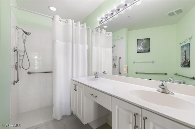 full bath featuring visible vents, a sink, and tiled shower