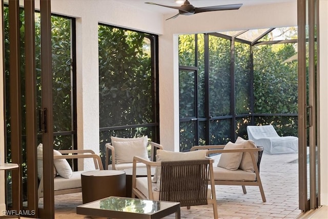 sunroom / solarium featuring a ceiling fan