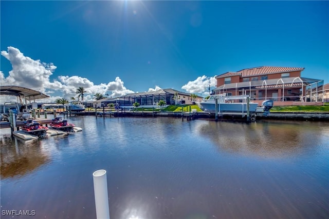 water view with a boat dock and boat lift