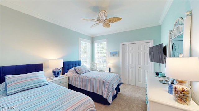 bedroom featuring a closet, light colored carpet, crown molding, and ceiling fan