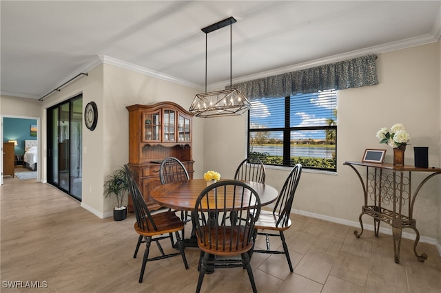 dining space with baseboards, a notable chandelier, light wood-style flooring, and crown molding